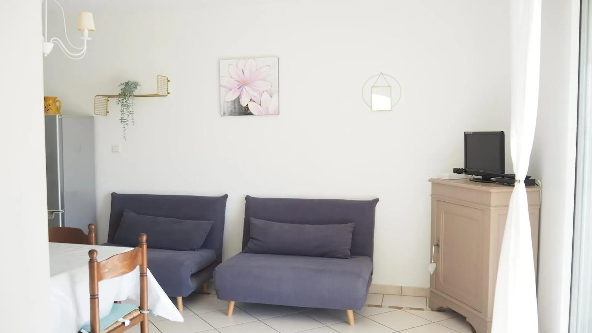 Pretty Holiday Home With Shared Pool, L'Isle-Sur-La-Sorgue