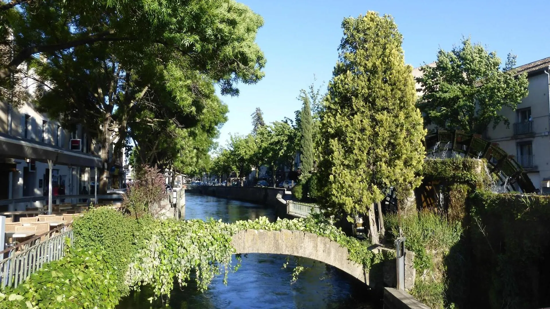 Pretty Holiday Home With Shared Pool, L'Isle-Sur-La-Sorgue 0*,