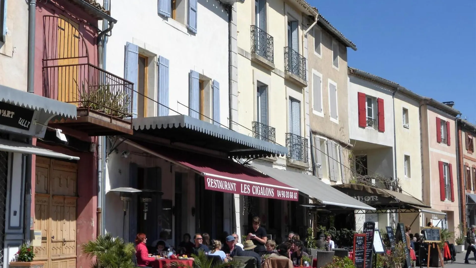 Pretty Holiday Home With Shared Pool, L'Isle-Sur-La-Sorgue