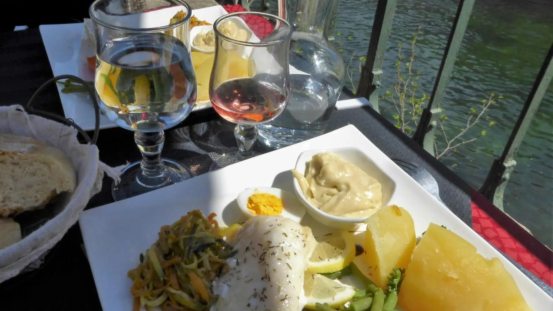 Pretty Holiday Home With Shared Pool, L'Isle-Sur-La-Sorgue