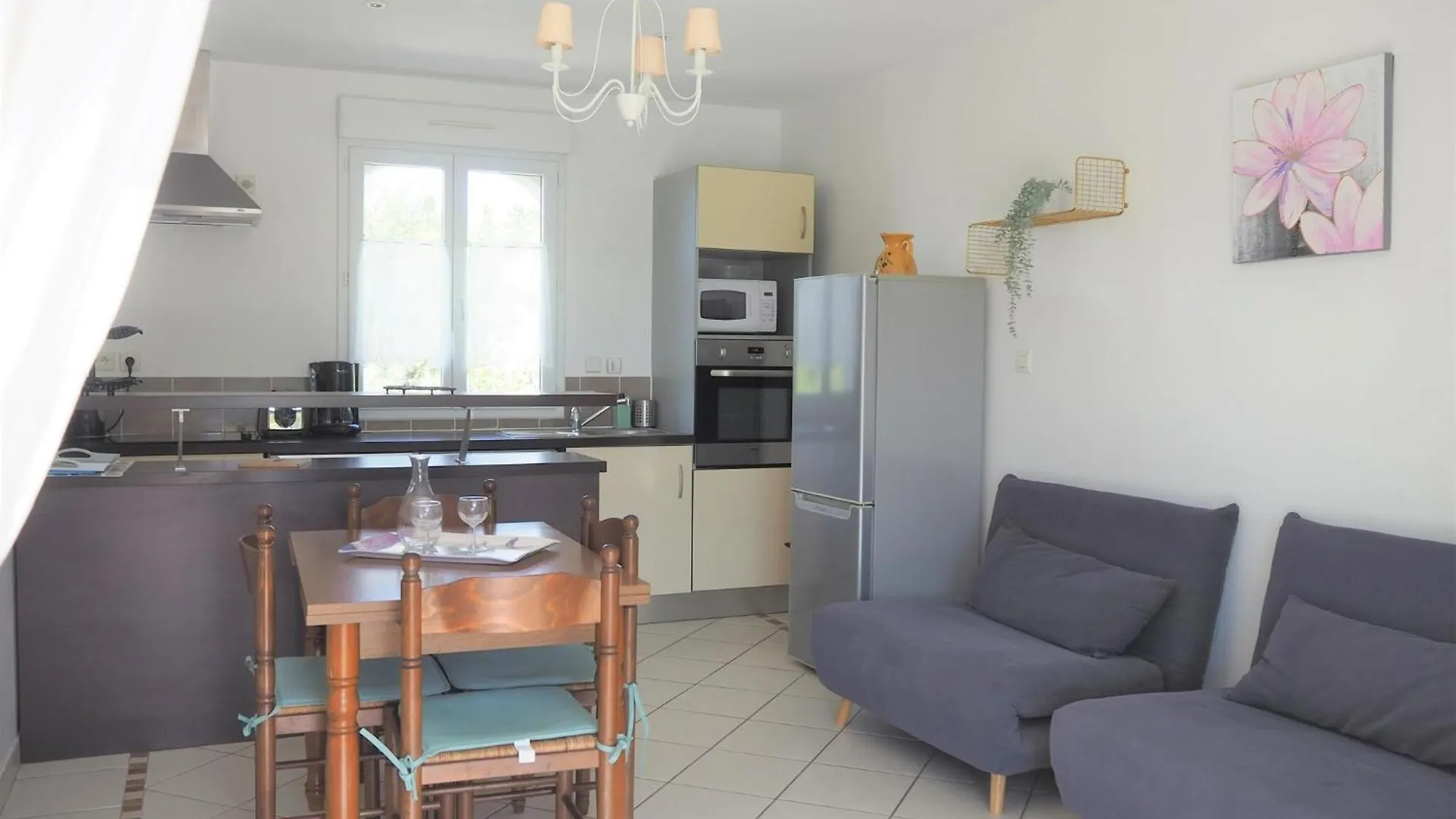 Pretty Holiday Home With Shared Pool, L'Isle-Sur-La-Sorgue